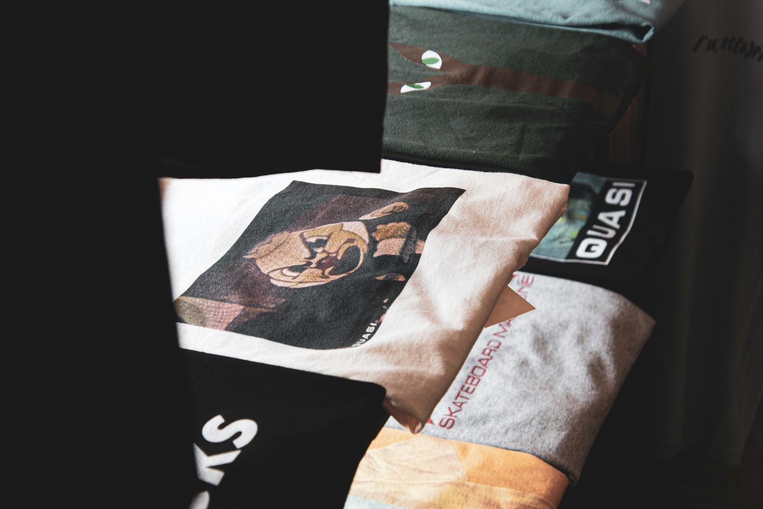 How to find a profitable print on demand niche (process + tools)